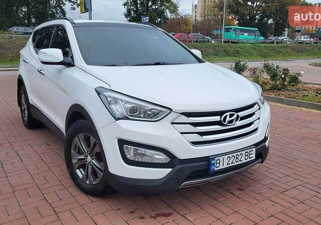 Белый Хендай Санта Фе, объемом двигателя 2.2 л и пробегом 235 тыс. км за 15500 $, фото 2 на Automoto.ua