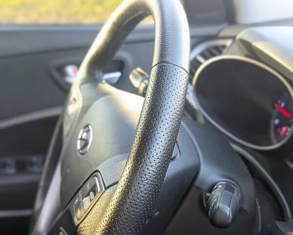 Білий Хендай Санта Фе, об'ємом двигуна 2 л та пробігом 252 тис. км за 16300 $, фото 51 на Automoto.ua