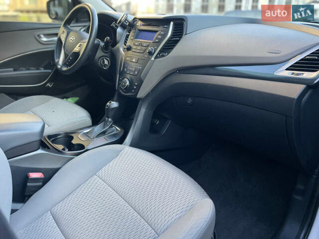 Белый Хендай Санта Фе, объемом двигателя 2.36 л и пробегом 141 тыс. км за 12350 $, фото 10 на Automoto.ua