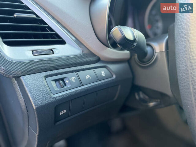 Белый Хендай Санта Фе, объемом двигателя 2.36 л и пробегом 141 тыс. км за 12350 $, фото 8 на Automoto.ua