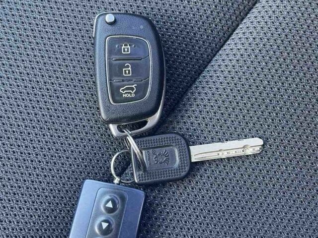 Белый Хендай Санта Фе, объемом двигателя 0 л и пробегом 140 тыс. км за 17999 $, фото 4 на Automoto.ua