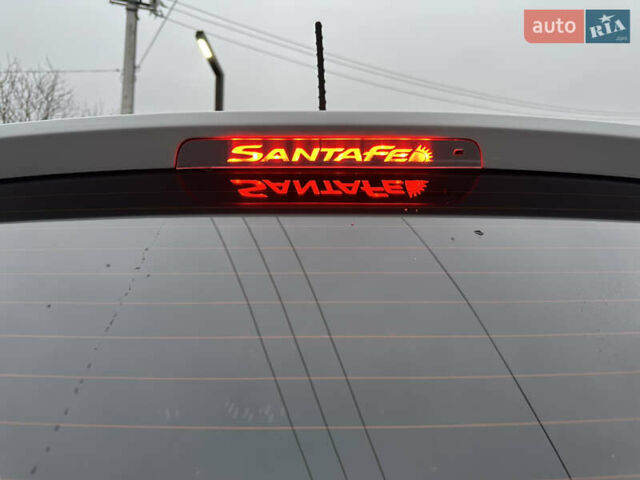 Белый Хендай Санта Фе, объемом двигателя 2 л и пробегом 110 тыс. км за 19200 $, фото 5 на Automoto.ua