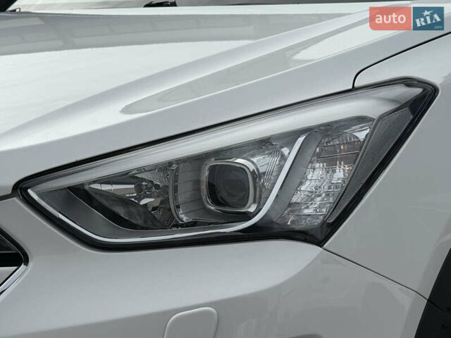 Белый Хендай Санта Фе, объемом двигателя 2.2 л и пробегом 167 тыс. км за 17450 $, фото 16 на Automoto.ua