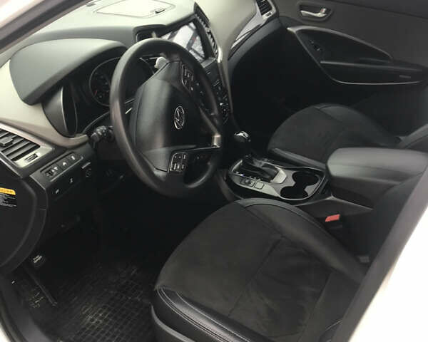 Белый Хендай Санта Фе, объемом двигателя 2.36 л и пробегом 168 тыс. км за 15000 $, фото 8 на Automoto.ua