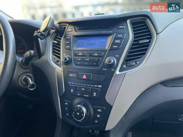 Белый Хендай Санта Фе, объемом двигателя 2.36 л и пробегом 141 тыс. км за 12350 $, фото 14 на Automoto.ua