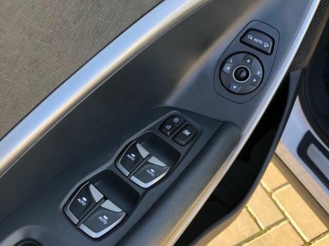 Белый Хендай Санта Фе, объемом двигателя 2.2 л и пробегом 141 тыс. км за 8700 $, фото 14 на Automoto.ua