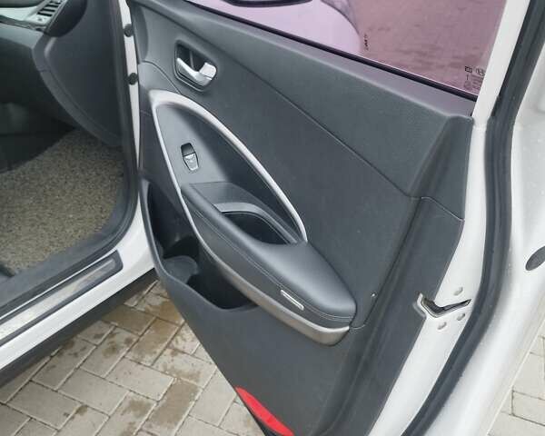 Хендай Санта Фе 2014 в Житомире на Automoto.ua Белый Хендай Санта Фе, объемом двигателя 2 л и пробегом 236 тыс. км за 16800 $, фото 13 на Automoto.ua
