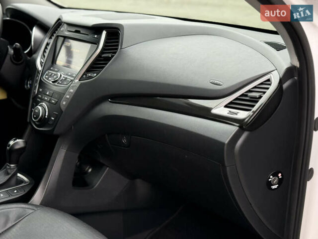 Белый Хендай Санта Фе, объемом двигателя 2.2 л и пробегом 185 тыс. км за 18700 $, фото 54 на Automoto.ua