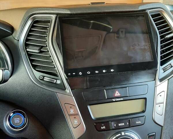 Белый Хендай Санта Фе, объемом двигателя 2.2 л и пробегом 177 тыс. км за 22600 $, фото 4 на Automoto.ua