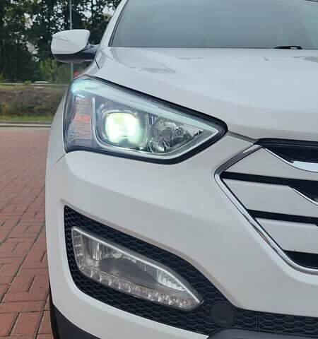 Белый Хендай Санта Фе, объемом двигателя 2.2 л и пробегом 235 тыс. км за 15500 $, фото 20 на Automoto.ua