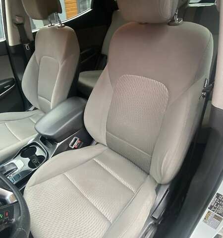 Белый Хендай Санта Фе, объемом двигателя 2.36 л и пробегом 152 тыс. км за 12500 $, фото 17 на Automoto.ua