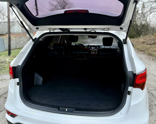 Белый Хендай Санта Фе, объемом двигателя 2 л и пробегом 210 тыс. км за 17500 $, фото 22 на Automoto.ua