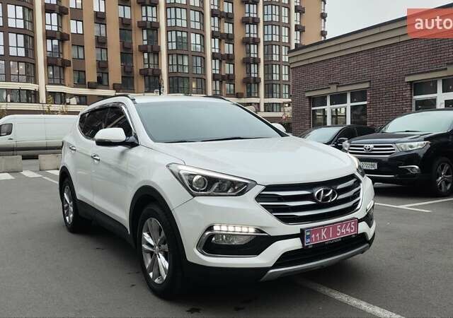Белый Хендай Санта Фе, объемом двигателя 2 л и пробегом 179 тыс. км за 18800 $, фото 4 на Automoto.ua