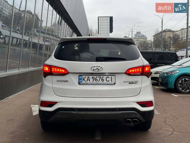 Белый Хендай Санта Фе, объемом двигателя 2.2 л и пробегом 272 тыс. км за 18900 $, фото 5 на Automoto.ua