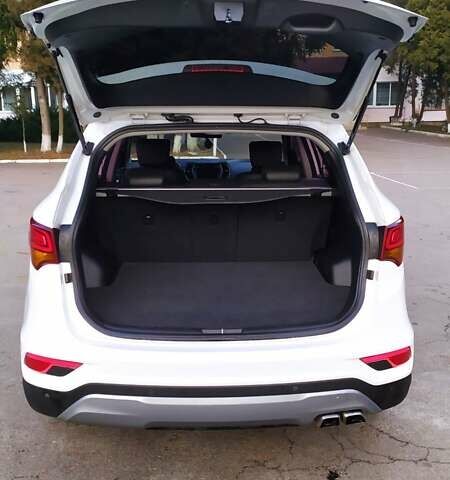 Белый Хендай Санта Фе, объемом двигателя 2 л и пробегом 215 тыс. км за 19000 $, фото 13 на Automoto.ua