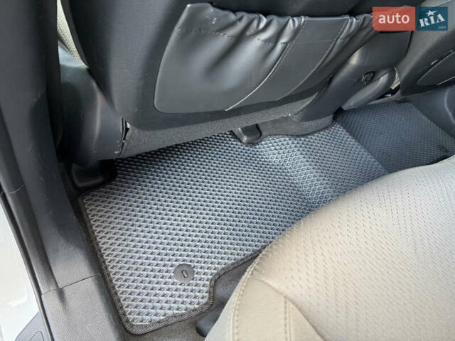 Белый Хендай Санта Фе, объемом двигателя 2.36 л и пробегом 177 тыс. км за 13500 $, фото 87 на Automoto.ua