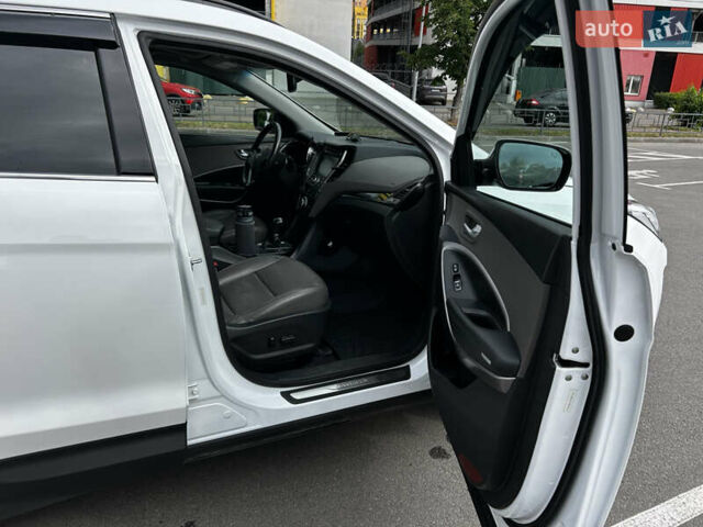 Білий Хендай Санта Фе, об'ємом двигуна 2.36 л та пробігом 200 тис. км за 16750 $, фото 12 на Automoto.ua