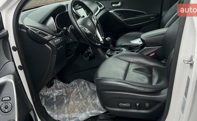 Белый Хендай Санта Фе, объемом двигателя 2.2 л и пробегом 226 тыс. км за 18999 $, фото 3 на Automoto.ua