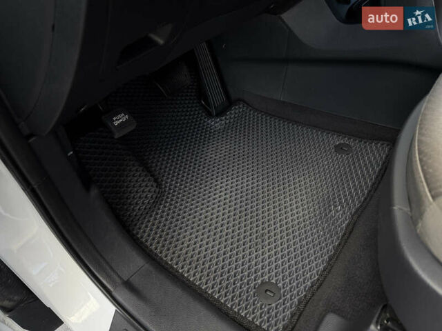 Белый Хендай Санта Фе, объемом двигателя 2.36 л и пробегом 177 тыс. км за 13500 $, фото 70 на Automoto.ua