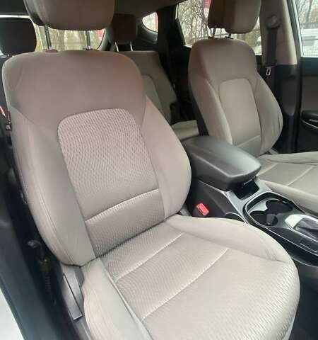 Белый Хендай Санта Фе, объемом двигателя 2.36 л и пробегом 152 тыс. км за 12500 $, фото 36 на Automoto.ua