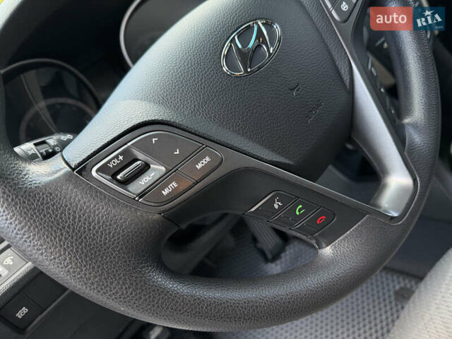 Белый Хендай Санта Фе, объемом двигателя 2.36 л и пробегом 177 тыс. км за 13500 $, фото 74 на Automoto.ua