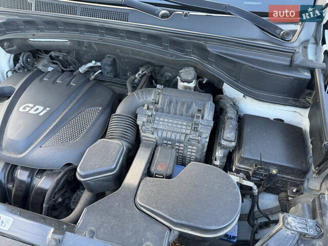 Білий Хендай Санта Фе, об'ємом двигуна 2.36 л та пробігом 177 тис. км за 13300 $, фото 103 на Automoto.ua