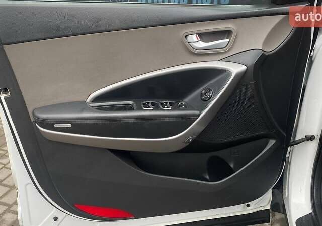 Белый Хендай Санта Фе, объемом двигателя 2.36 л и пробегом 152 тыс. км за 12500 $, фото 15 на Automoto.ua