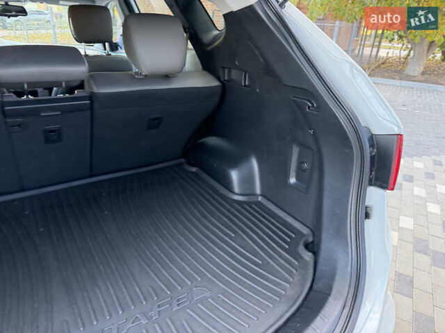 Белый Хендай Санта Фе, объемом двигателя 2.36 л и пробегом 177 тыс. км за 13500 $, фото 88 на Automoto.ua