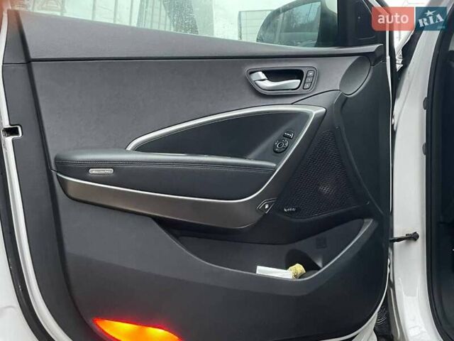 Белый Хендай Санта Фе, объемом двигателя 2.2 л и пробегом 272 тыс. км за 18900 $, фото 20 на Automoto.ua