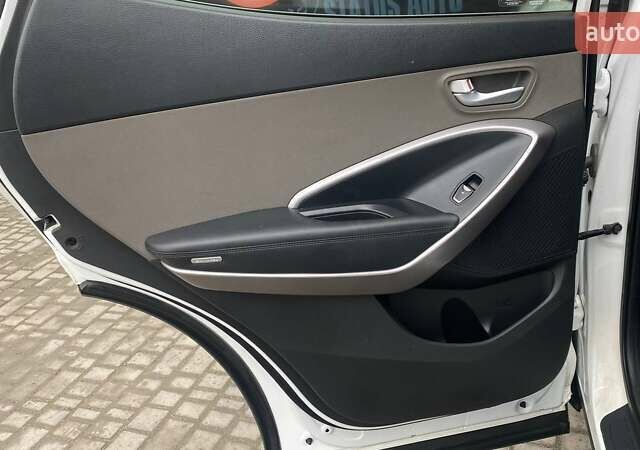 Белый Хендай Санта Фе, объемом двигателя 2.36 л и пробегом 152 тыс. км за 12500 $, фото 29 на Automoto.ua