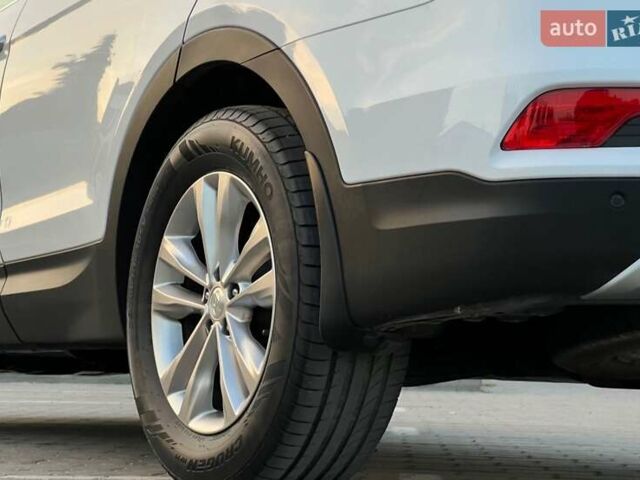 Белый Хендай Санта Фе, объемом двигателя 2.2 л и пробегом 270 тыс. км за 19700 $, фото 6 на Automoto.ua