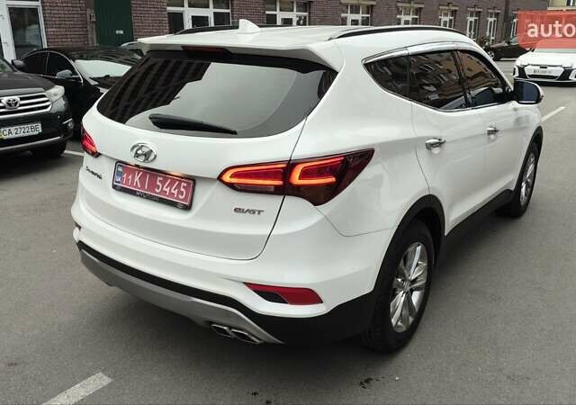 Белый Хендай Санта Фе, объемом двигателя 2 л и пробегом 179 тыс. км за 18800 $, фото 1 на Automoto.ua