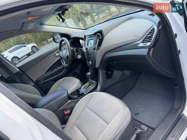 Білий Хендай Санта Фе, об'ємом двигуна 2.36 л та пробігом 177 тис. км за 13300 $, фото 97 на Automoto.ua