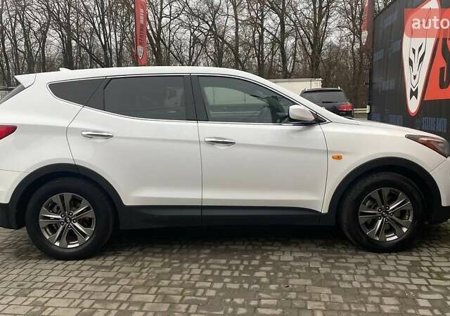 Белый Хендай Санта Фе, объемом двигателя 2.36 л и пробегом 152 тыс. км за 12500 $, фото 10 на Automoto.ua