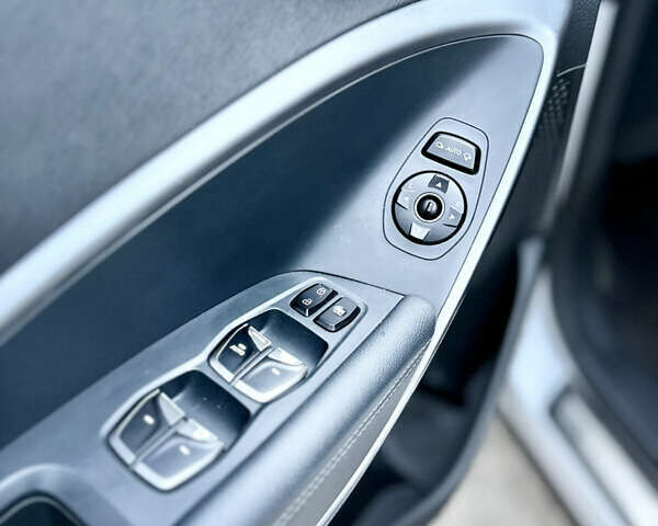 Белый Хендай Санта Фе, объемом двигателя 2 л и пробегом 210 тыс. км за 17500 $, фото 15 на Automoto.ua