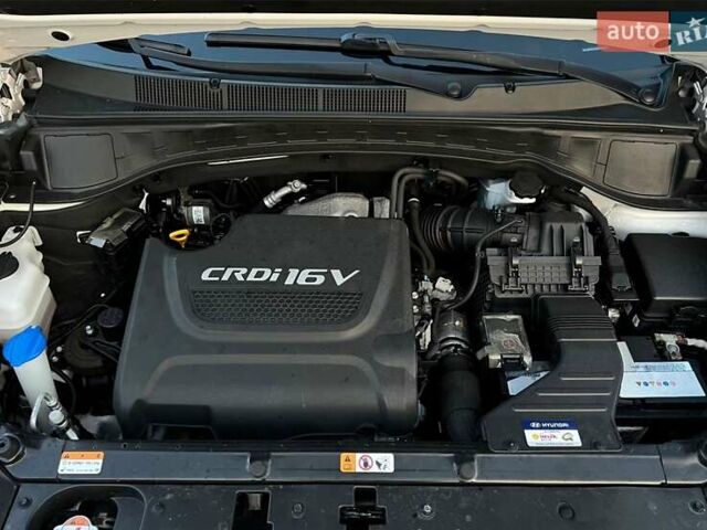 Белый Хендай Санта Фе, объемом двигателя 2.2 л и пробегом 270 тыс. км за 19700 $, фото 7 на Automoto.ua