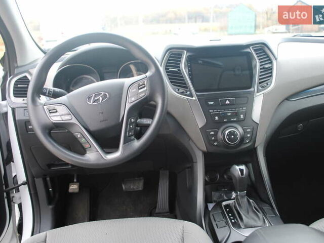 Белый Хендай Санта Фе, объемом двигателя 2.36 л и пробегом 158 тыс. км за 12900 $, фото 14 на Automoto.ua