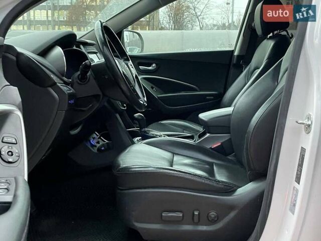 Белый Хендай Санта Фе, объемом двигателя 2.2 л и пробегом 272 тыс. км за 18900 $, фото 13 на Automoto.ua