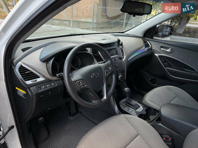Белый Хендай Санта Фе, объемом двигателя 2.36 л и пробегом 177 тыс. км за 13500 $, фото 72 на Automoto.ua