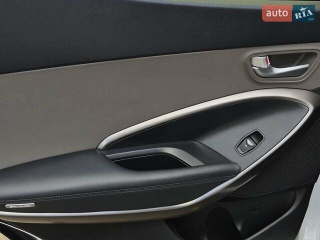 Белый Хендай Санта Фе, объемом двигателя 2.4 л и пробегом 110 тыс. км за 14950 $, фото 16 на Automoto.ua