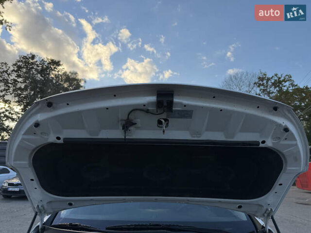 Білий Хендай Санта Фе, об'ємом двигуна 2.36 л та пробігом 177 тис. км за 13300 $, фото 101 на Automoto.ua