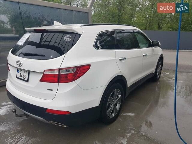 Белый Хендай Санта Фе, объемом двигателя 3.34 л и пробегом 160 тыс. км за 15399 $, фото 2 на Automoto.ua