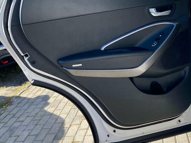 Белый Хендай Санта Фе, объемом двигателя 2.2 л и пробегом 214 тыс. км за 18500 $, фото 29 на Automoto.ua