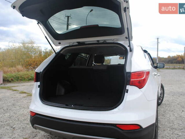 Белый Хендай Санта Фе, объемом двигателя 2.36 л и пробегом 158 тыс. км за 12900 $, фото 15 на Automoto.ua