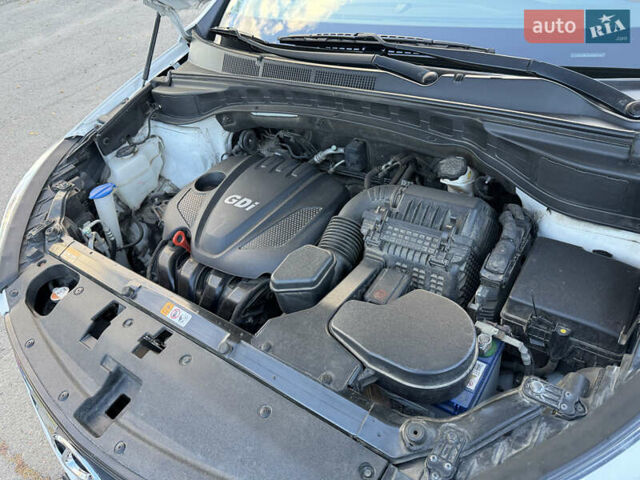 Белый Хендай Санта Фе, объемом двигателя 2.36 л и пробегом 177 тыс. км за 13500 $, фото 104 на Automoto.ua