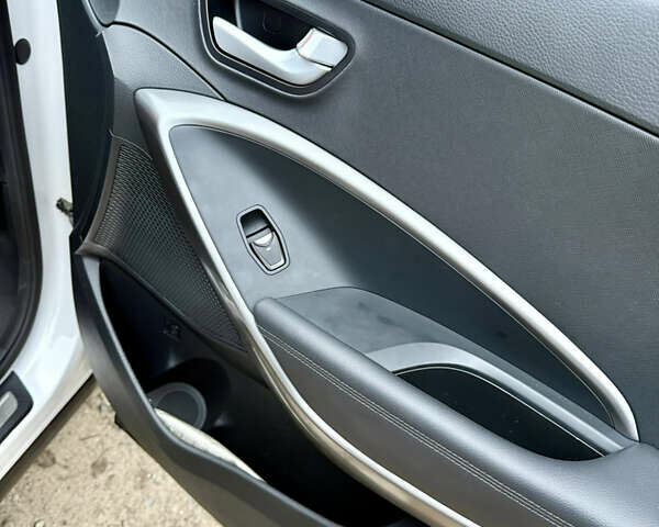 Белый Хендай Санта Фе, объемом двигателя 2 л и пробегом 210 тыс. км за 17500 $, фото 33 на Automoto.ua