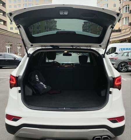 Белый Хендай Санта Фе, объемом двигателя 2 л и пробегом 179 тыс. км за 18800 $, фото 27 на Automoto.ua