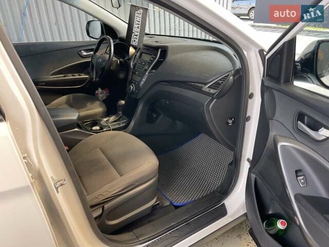 Белый Хендай Санта Фе, объемом двигателя 2.2 л и пробегом 320 тыс. км за 14000 $, фото 8 на Automoto.ua