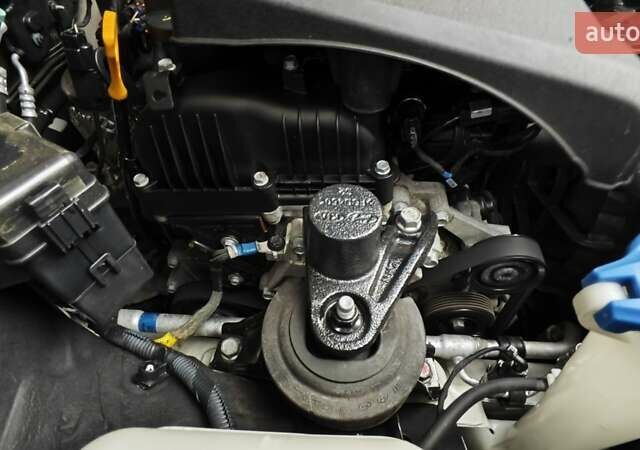 Белый Хендай Санта Фе, объемом двигателя 2 л и пробегом 179 тыс. км за 18800 $, фото 61 на Automoto.ua