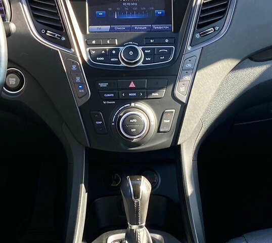 Белый Хендай Санта Фе, объемом двигателя 2.2 л и пробегом 214 тыс. км за 18500 $, фото 15 на Automoto.ua